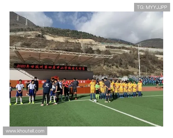 甘孜队赛后扫净休息室:绿茵场后的文明注脚 甘孜队赛后扫净休息室:绿茵场后的文明注脚