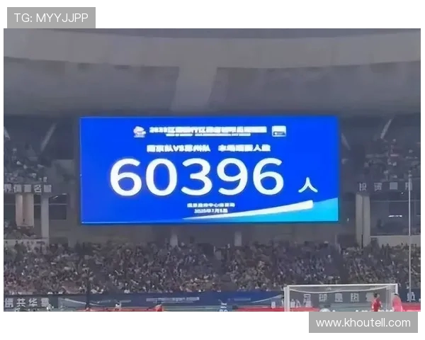 苏超单场观众破 3 万创历史,长三角球迷专列点燃热潮(2) 苏超单场观众破 3 万创历史,长三角球迷专列点燃热潮(2)